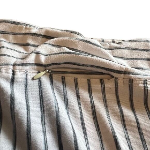 Athleta Space Dye Striped Shirt. White and Blue. Great Condition!! Size Small - Picture 6 of 12